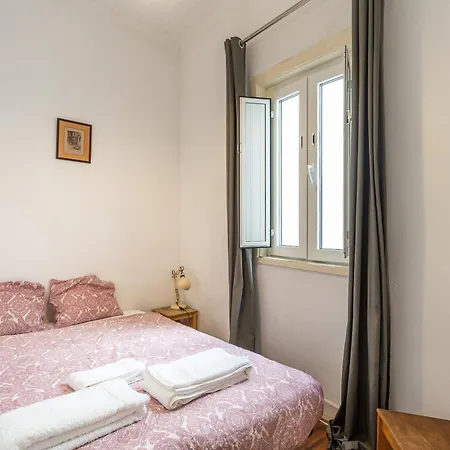 Alfama Typical 2 Bedroom Appartamento Lisbona