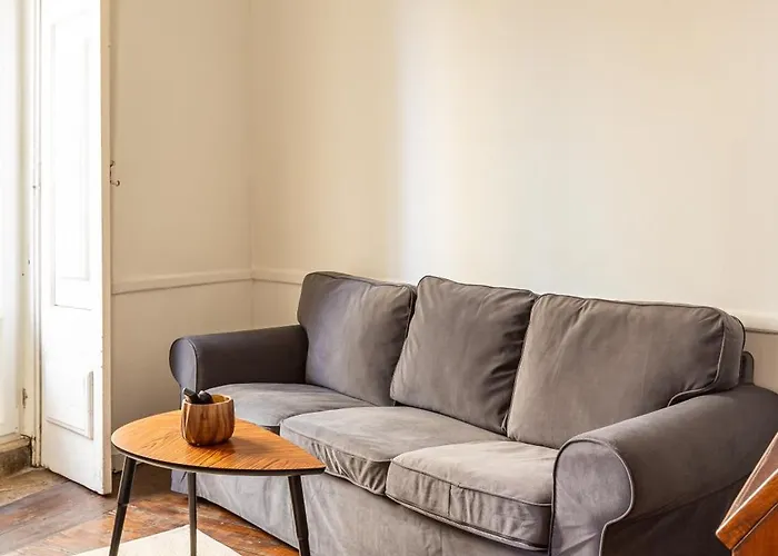 Alfama Typical 2 Bedroom شقة