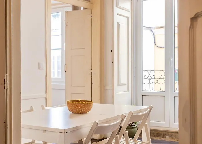 Alfama Typical 2 Bedroom *