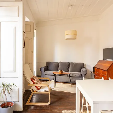 Апартаменти Alfama Typical 2 Bedroom