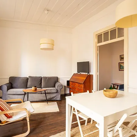 Alfama Typical 2 Bedroom *