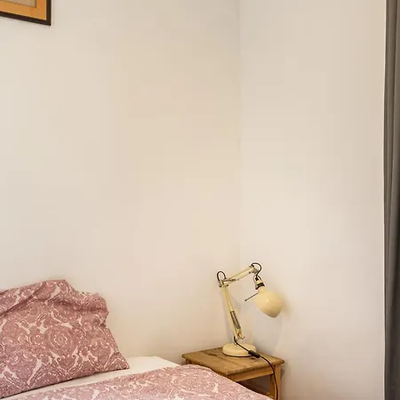 Alfama Typical 2 Bedroom Appartement *