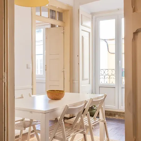 Alfama Typical 2 Bedroom *