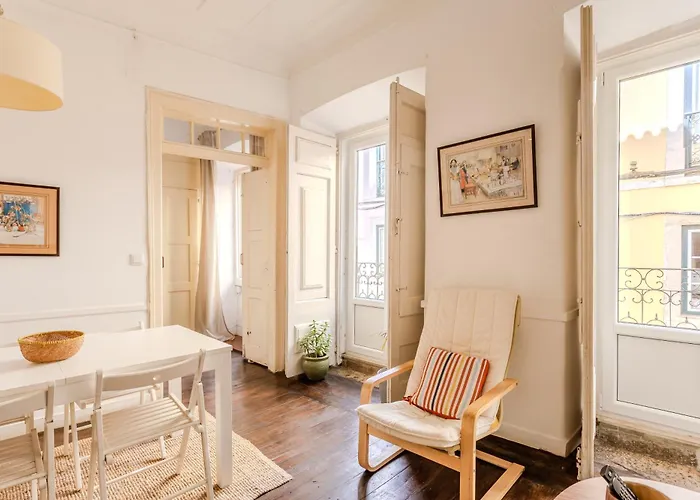 Alfama Typical 2 Bedroom * Лісабон