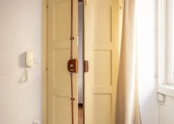 Alfama Typical 2 Bedroom Апартаменти *