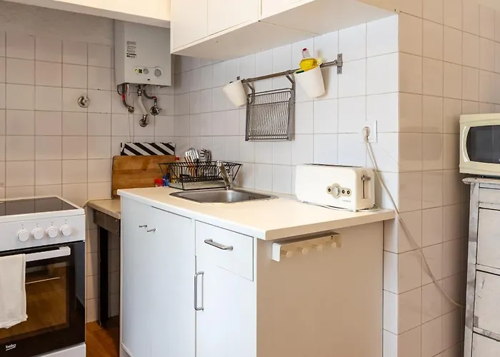 Alfama Typical 2 Bedroom Апартаменти *