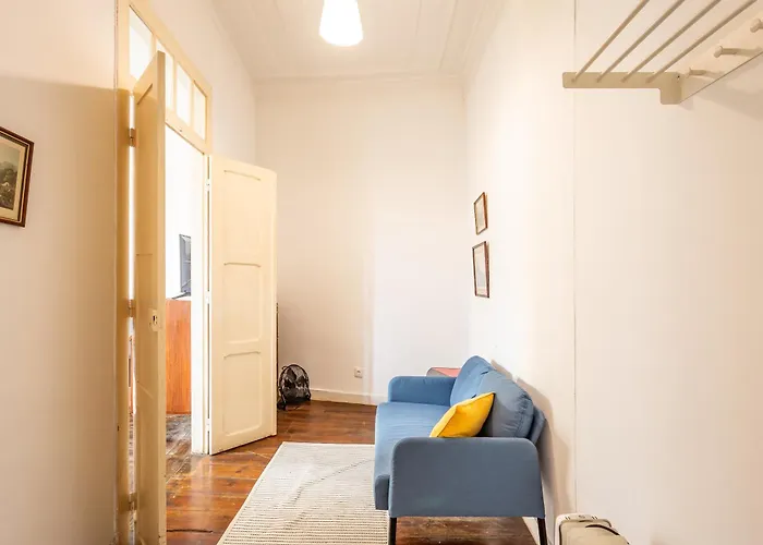 Апартаменти Alfama Typical 2 Bedroom *