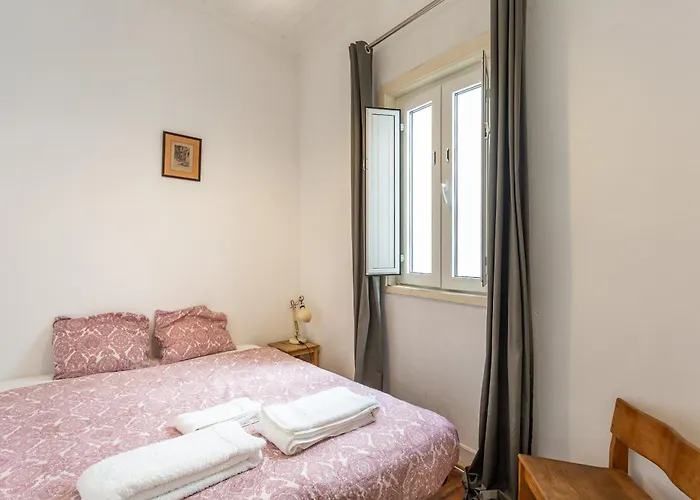 Alfama Typical 2 Bedroom Апартаменти Лісабон