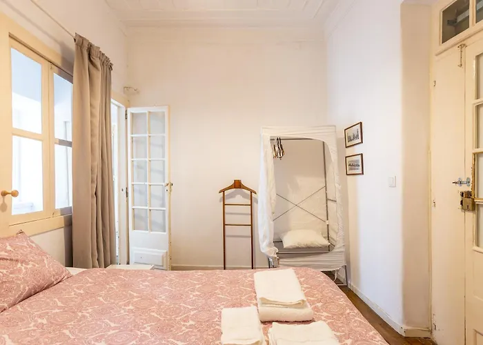 Alfama Typical 2 Bedroom Apartment Lisbon