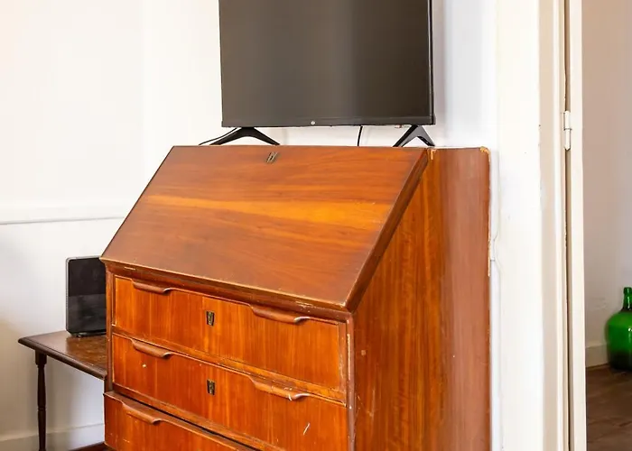 Alfama Typical 2 Bedroom Apartment Lisbon