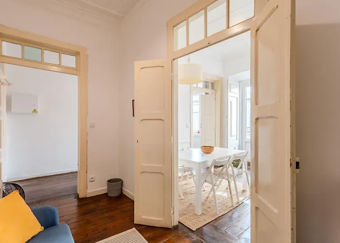 Alfama Typical 2 Bedroom Apartment *