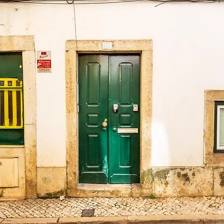 Alfama Typical 2 Bedroom Apartamento *